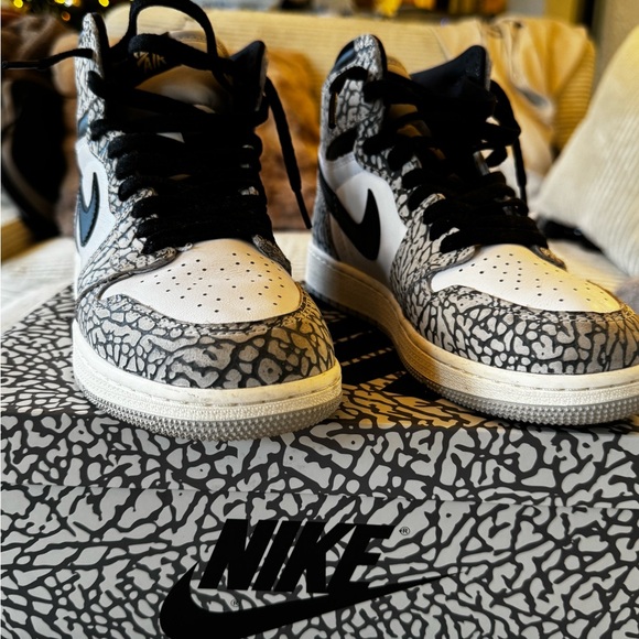 Jordan 1 Retro High OG White Cement (GS) 5Y EU 37.5 - Picture 3 of 5